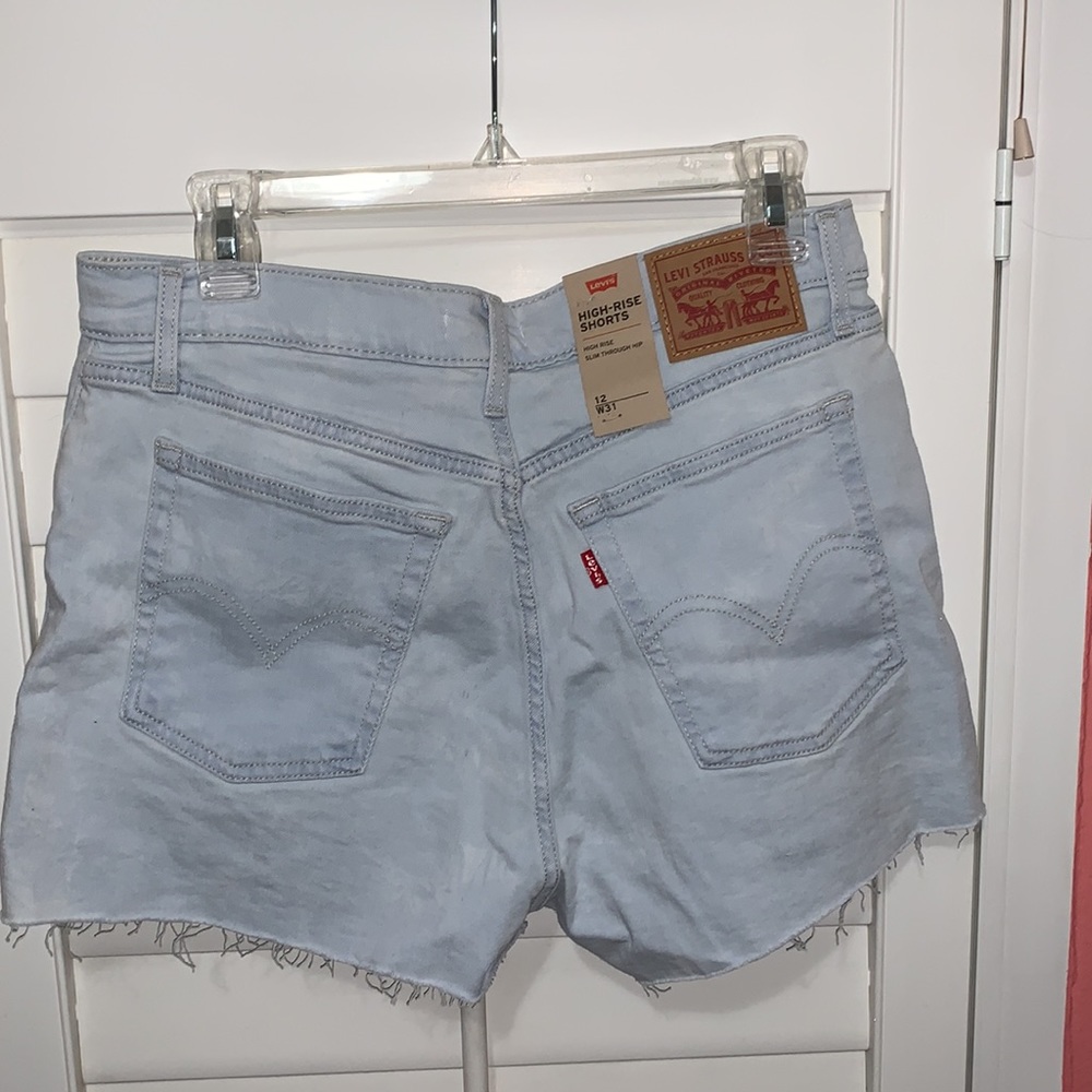 High Rise Levi's Shorts - Picture 3 of 7